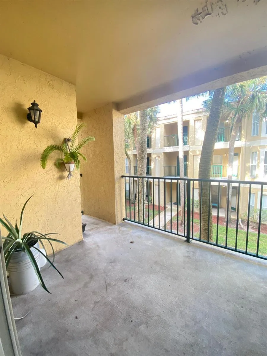 949 Riverside Drive #423 Coral Springs, FL 33071