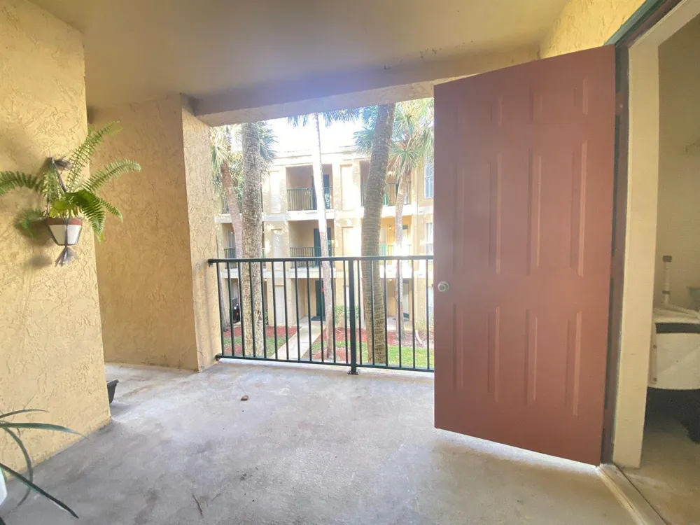 949 Riverside Drive #423 Coral Springs, FL 33071
