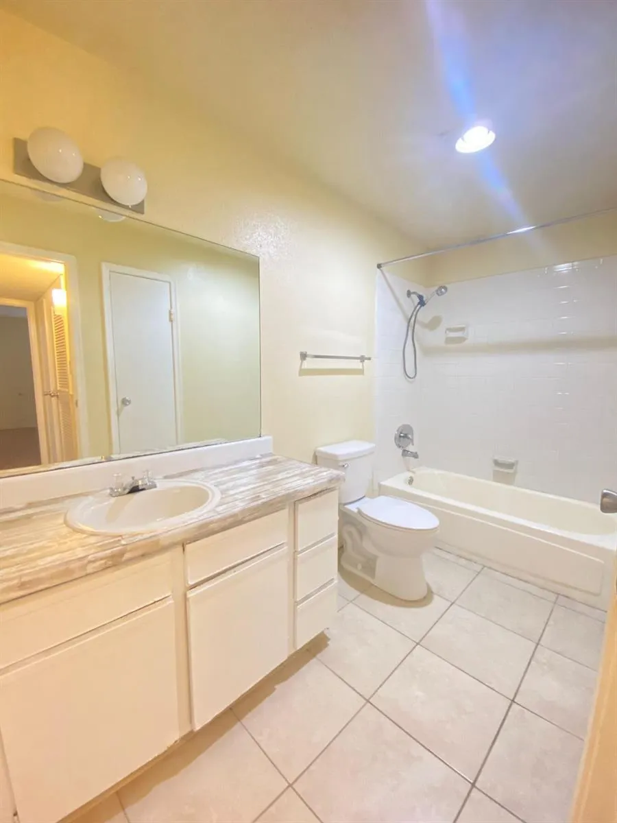 949 Riverside Drive #423 Coral Springs, FL 33071
