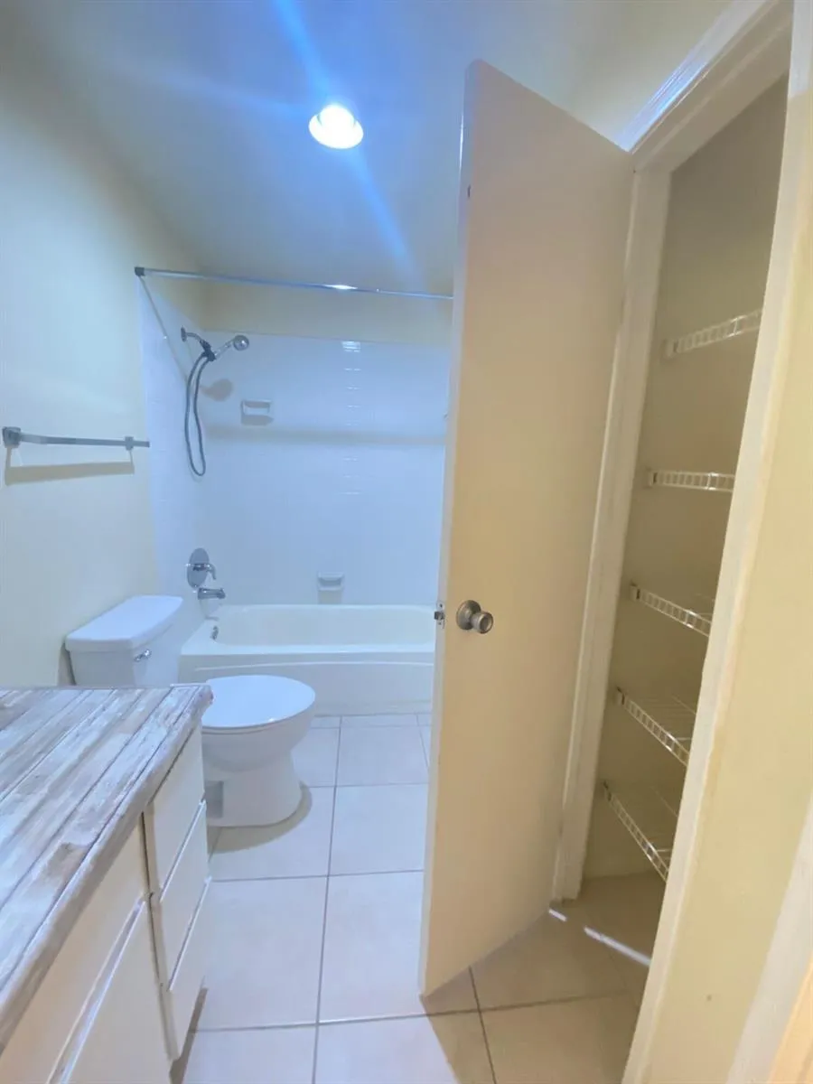 949 Riverside Drive #423 Coral Springs, FL 33071