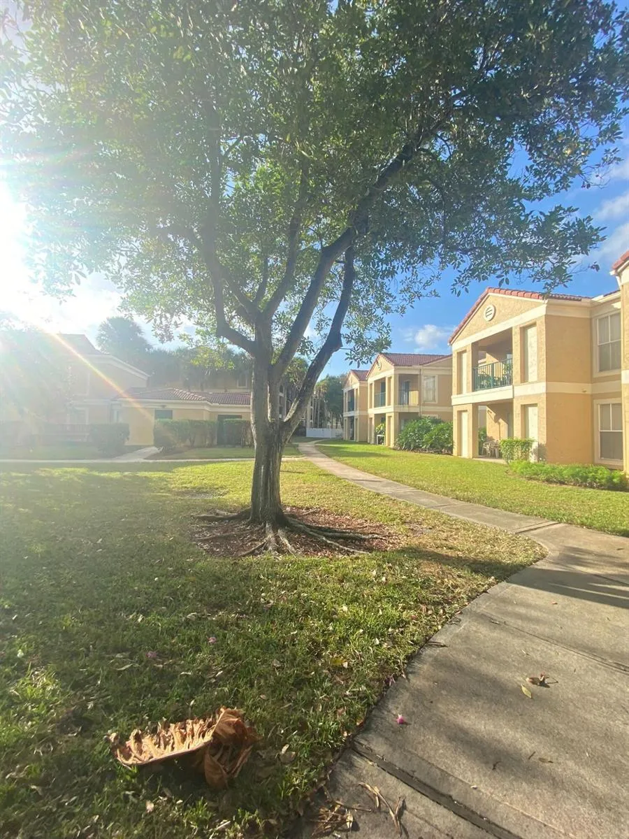 949 Riverside Drive #423 Coral Springs, FL 33071