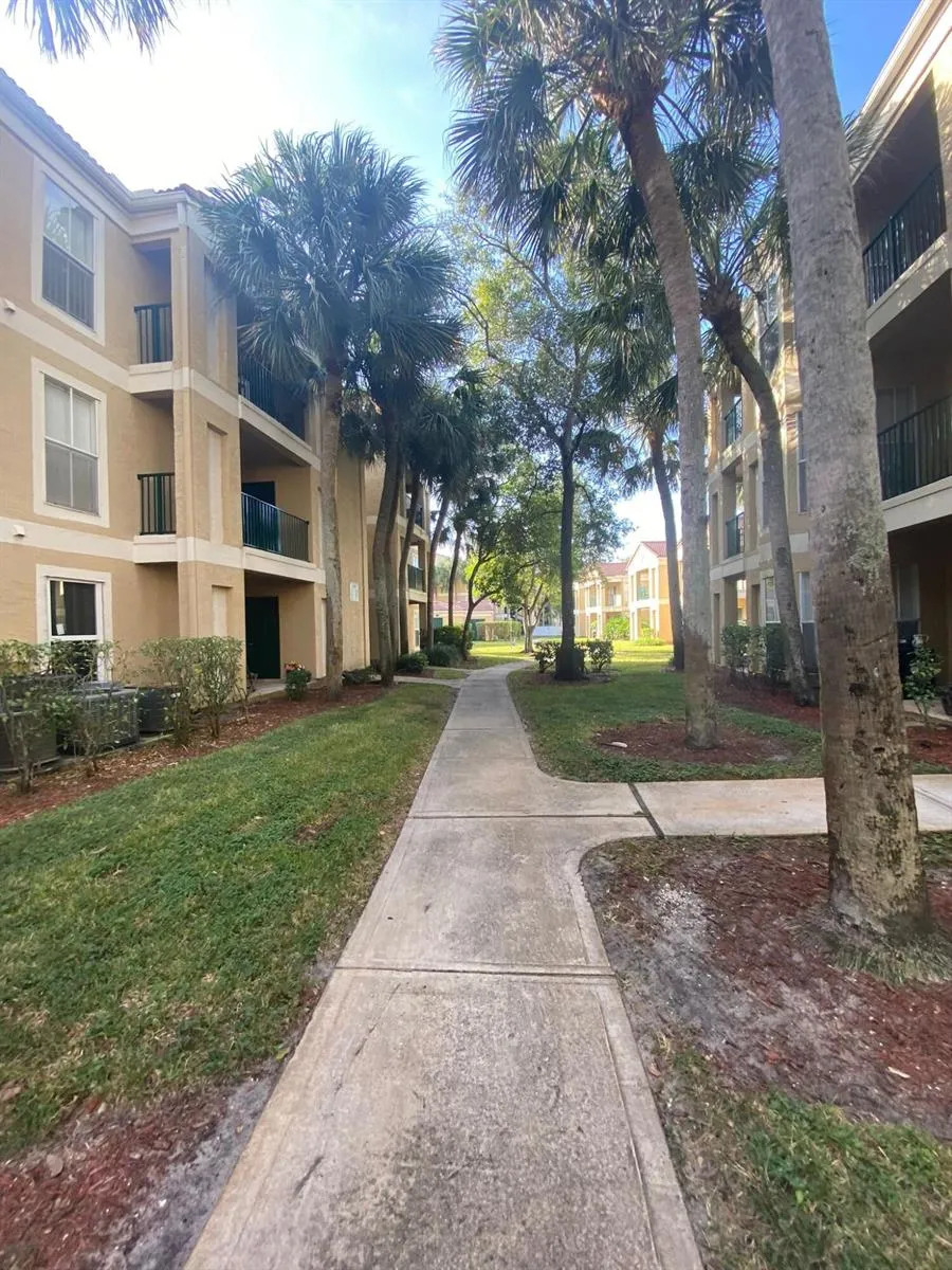 949 Riverside Drive #423 Coral Springs, FL 33071