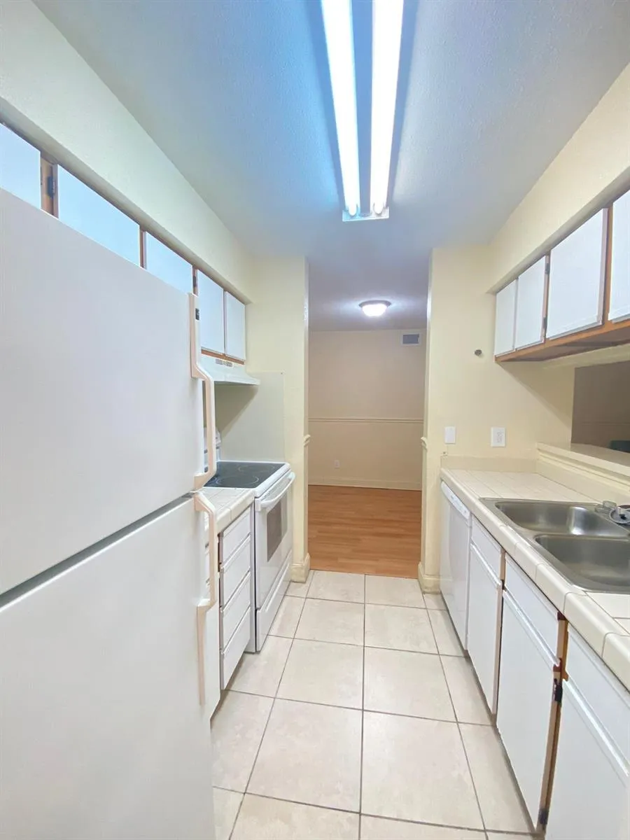 949 Riverside Drive #423 Coral Springs, FL 33071