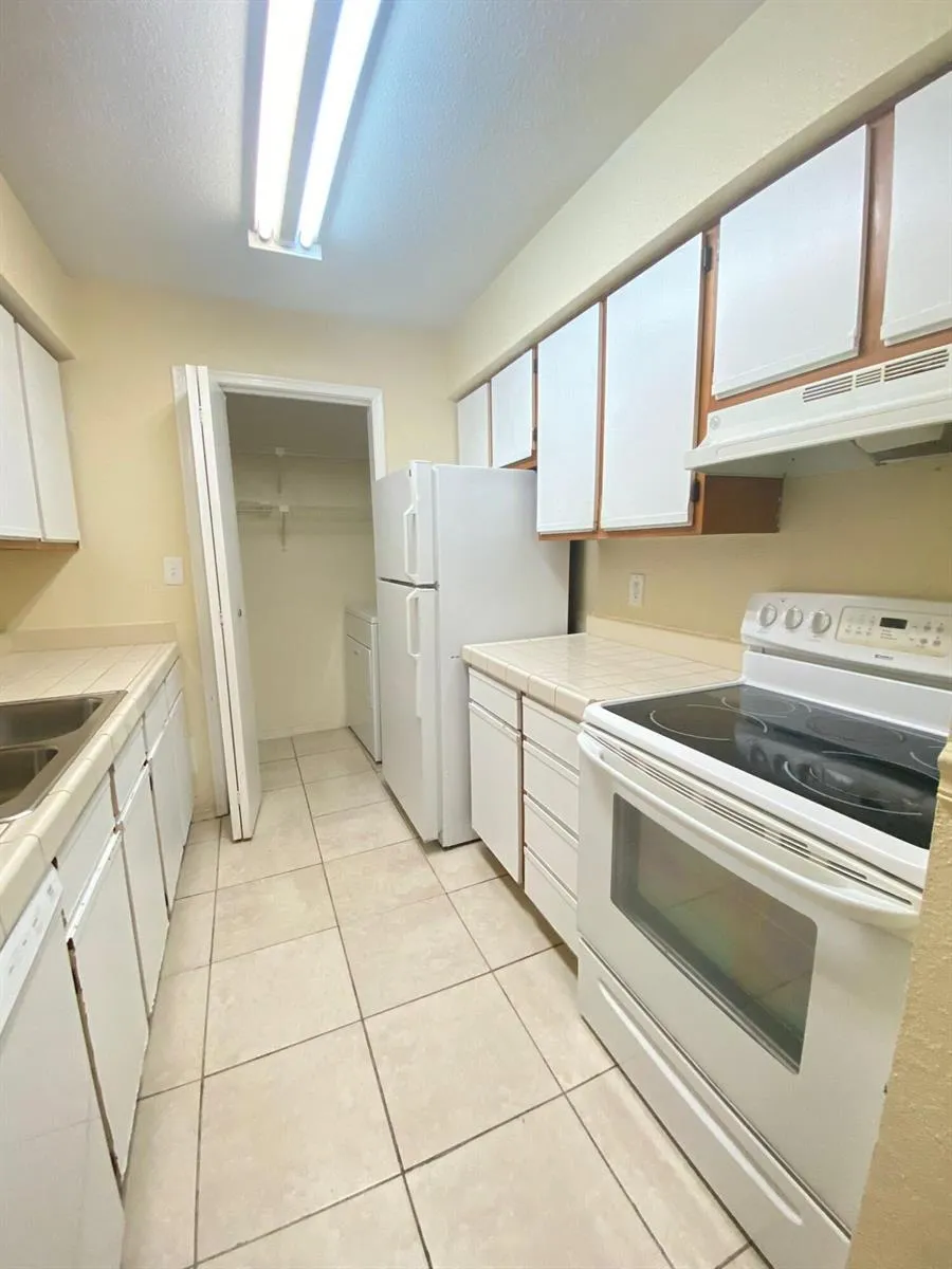 949 Riverside Drive #423 Coral Springs, FL 33071