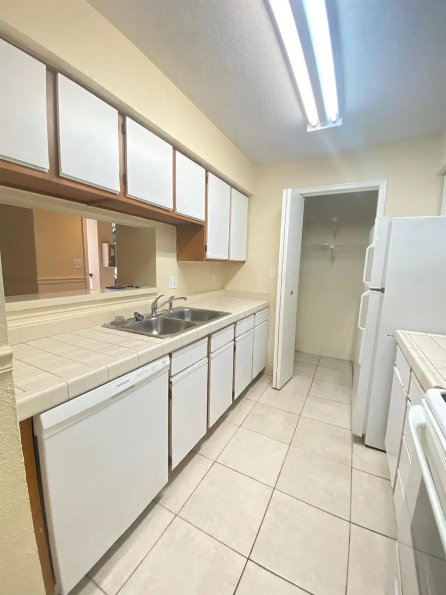 949 Riverside Drive #423 Coral Springs, FL 33071