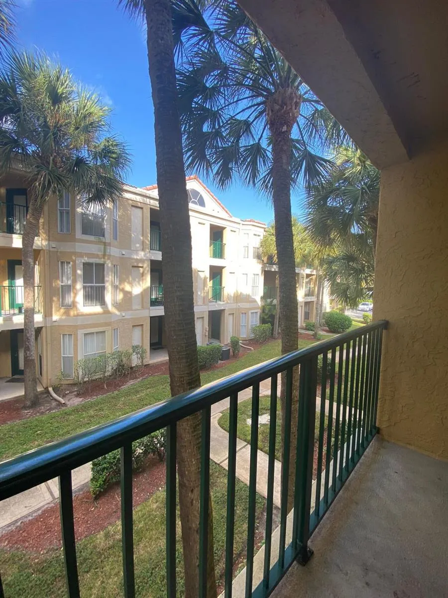 949 Riverside Drive #423 Coral Springs, FL 33071