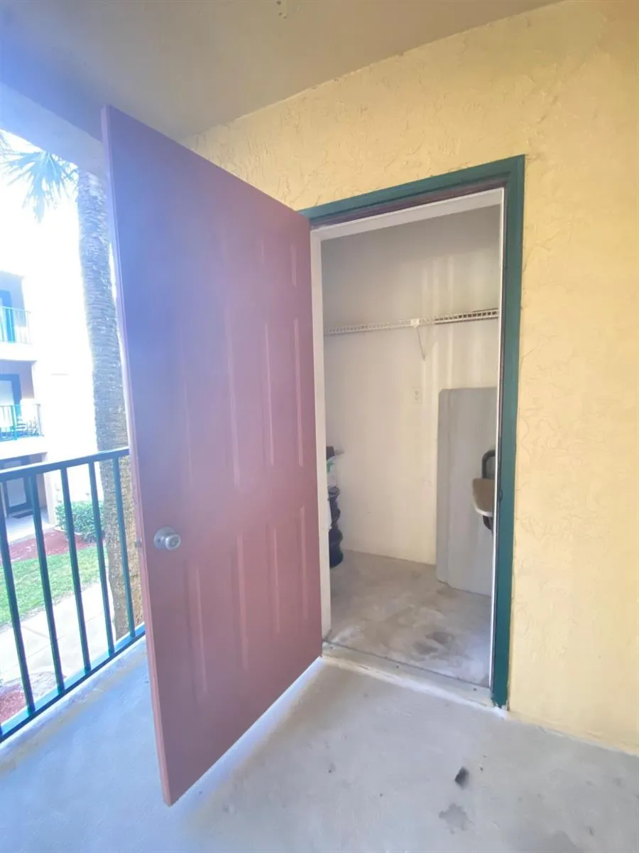 949 Riverside Drive #423 Coral Springs, FL 33071