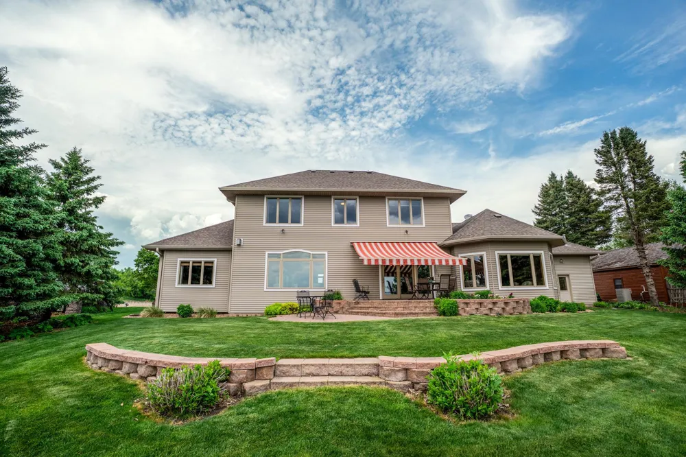 191 137th Avenue NW Spicer, MN 56288