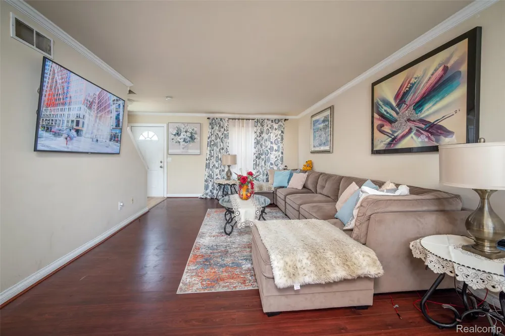 28136 Fortson Lane Inkster City, MI 48141