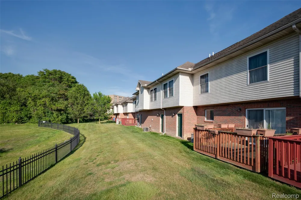 28136 Fortson Lane Inkster City, MI 48141
