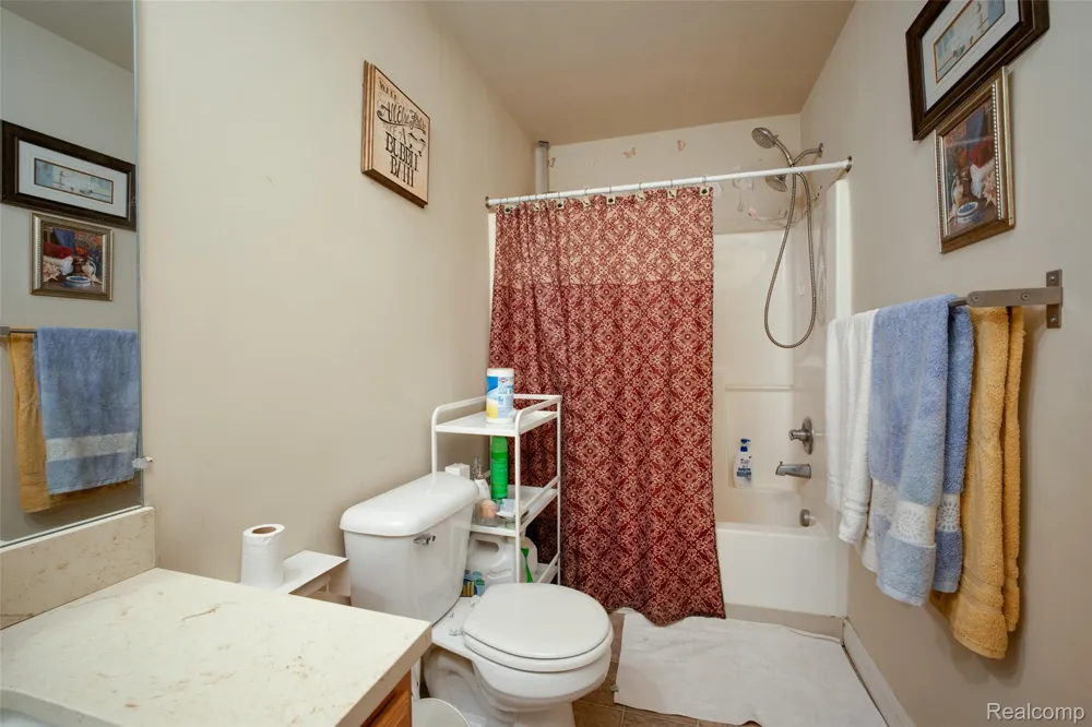 28136 Fortson Lane Inkster City, MI 48141