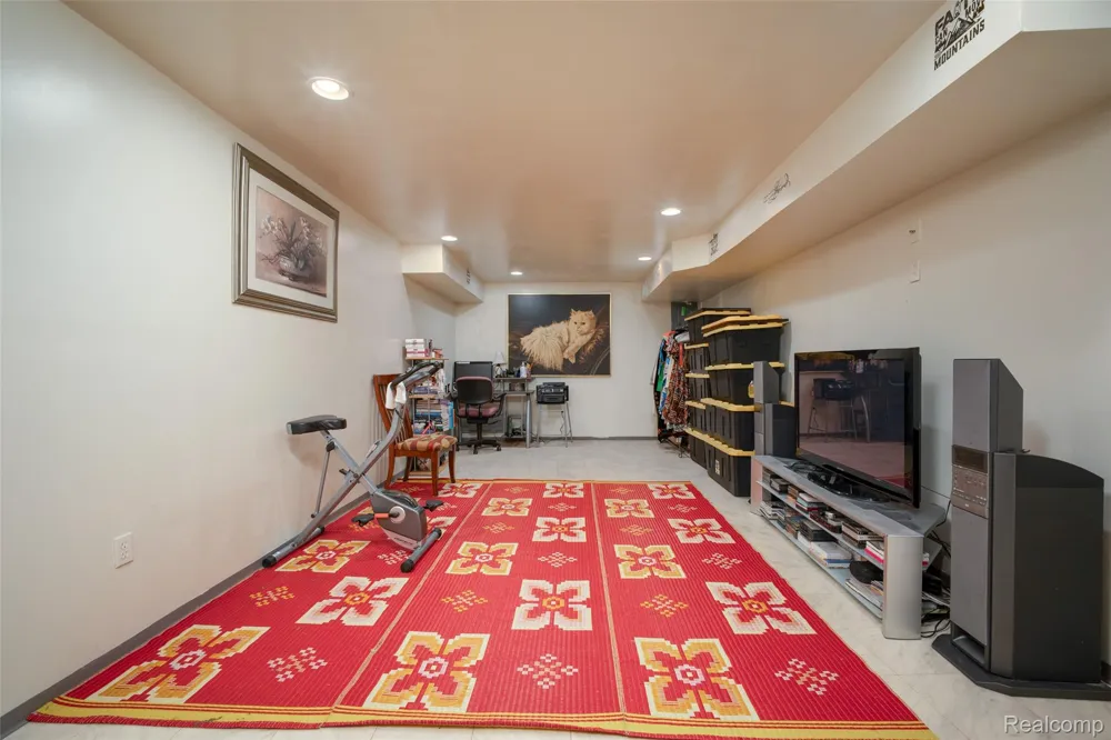 28136 Fortson Lane Inkster City, MI 48141