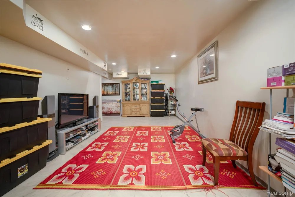 28136 Fortson Lane Inkster City, MI 48141