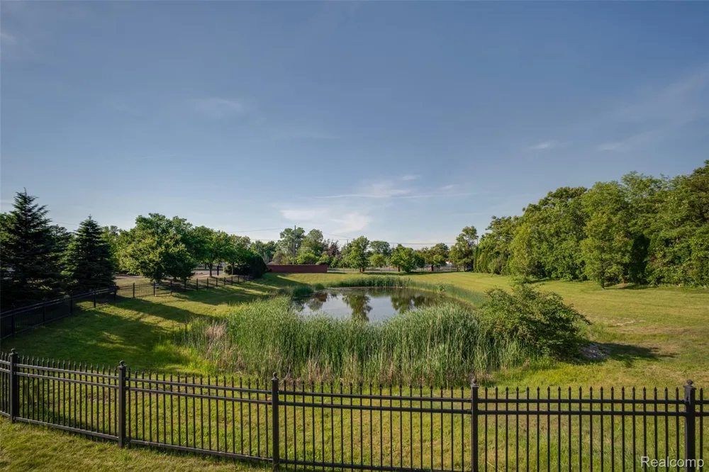 28136 Fortson Lane Inkster City, MI 48141