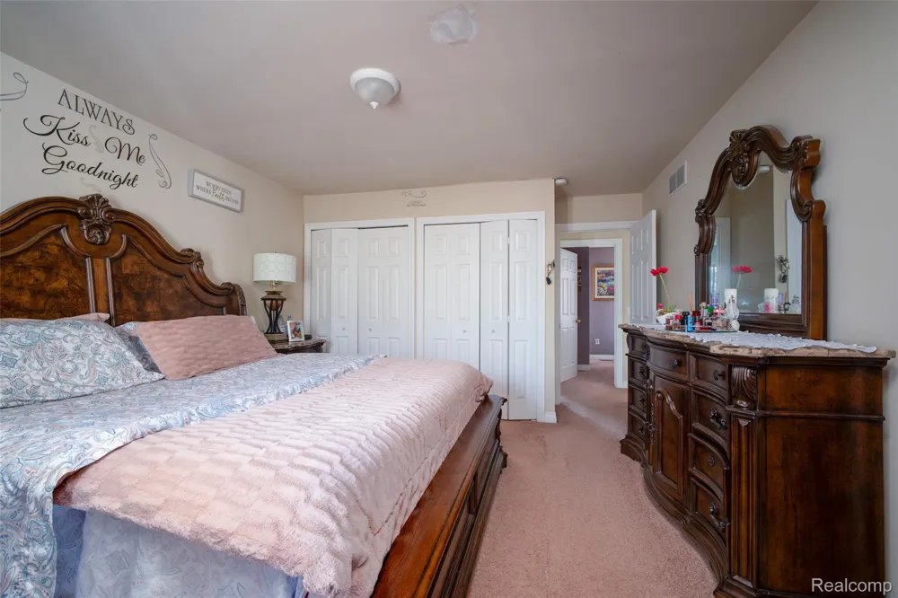 28136 Fortson Lane Inkster City, MI 48141