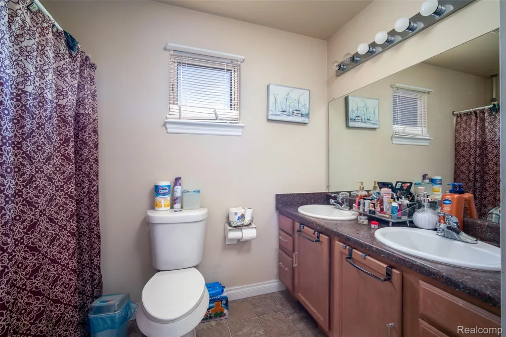 28136 Fortson Lane Inkster City, MI 48141