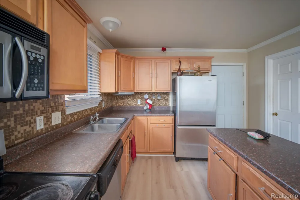 28136 Fortson Lane Inkster City, MI 48141