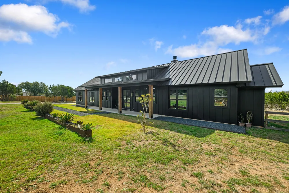 107 W Lakeshore Drive Dripping Springs, TX 78620