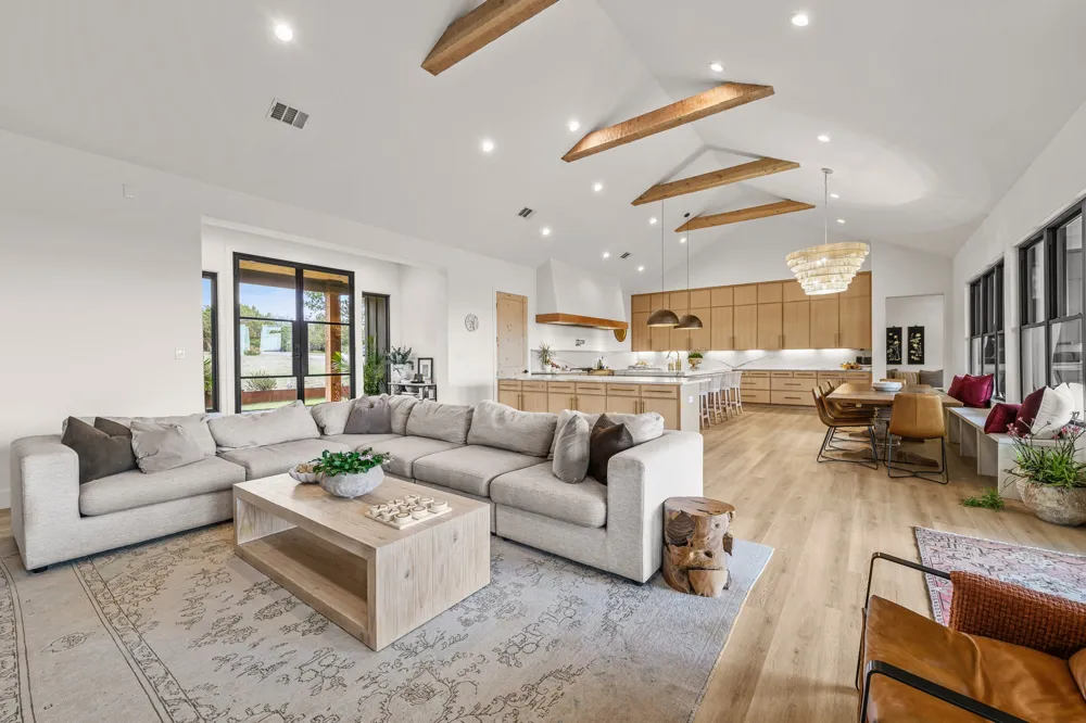 107 W Lakeshore Drive Dripping Springs, TX 78620