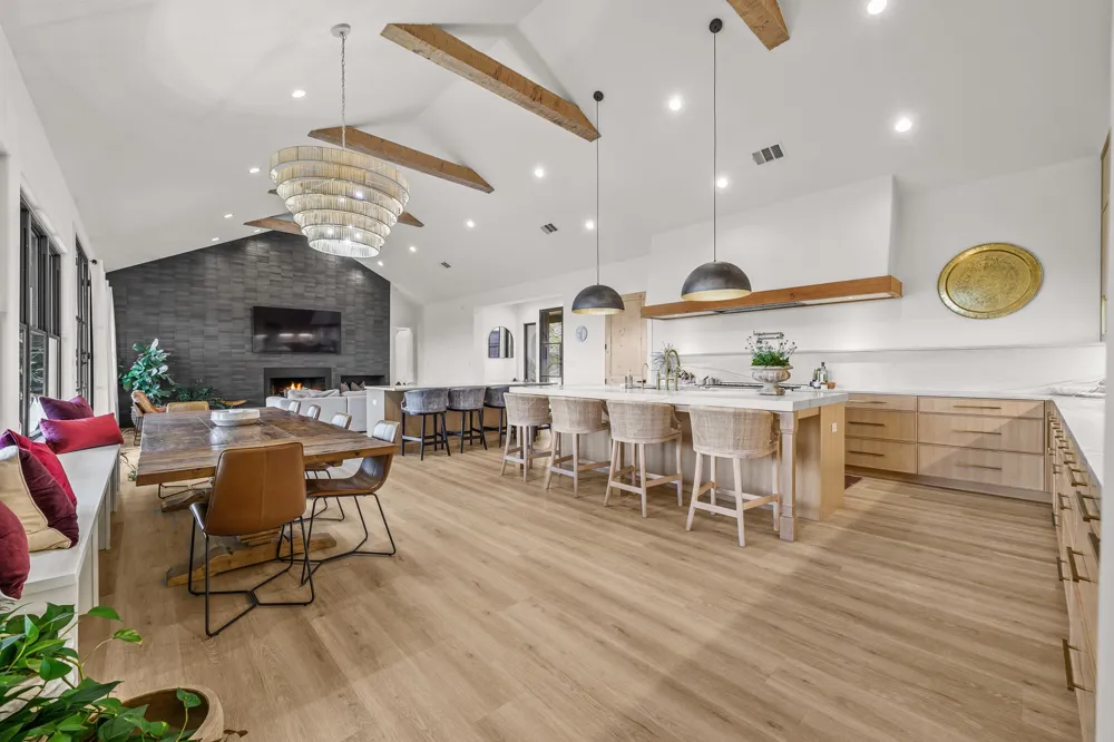 107 W Lakeshore Drive Dripping Springs, TX 78620