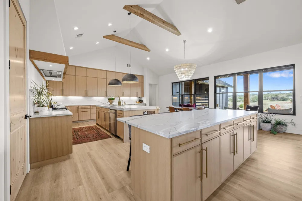 107 W Lakeshore Drive Dripping Springs, TX 78620