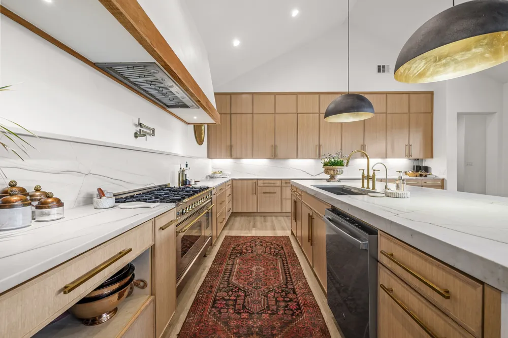 107 W Lakeshore Drive Dripping Springs, TX 78620