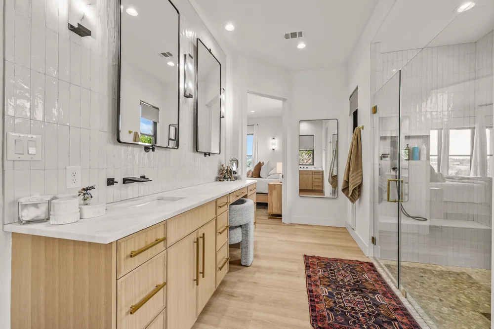 107 W Lakeshore Drive Dripping Springs, TX 78620