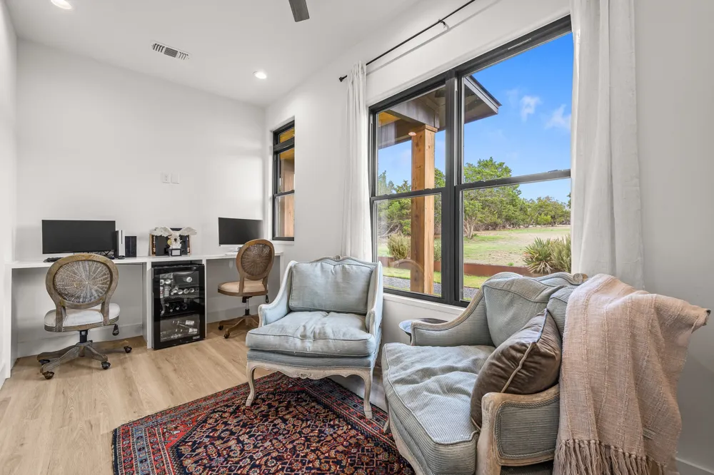 107 W Lakeshore Drive Dripping Springs, TX 78620