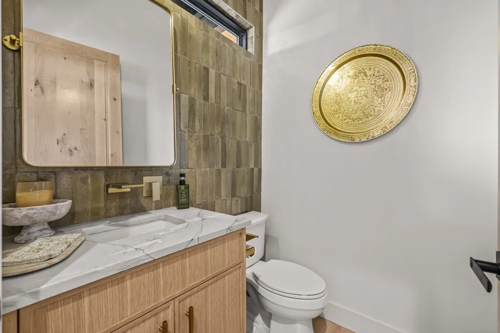 107 W Lakeshore Drive Dripping Springs, TX 78620