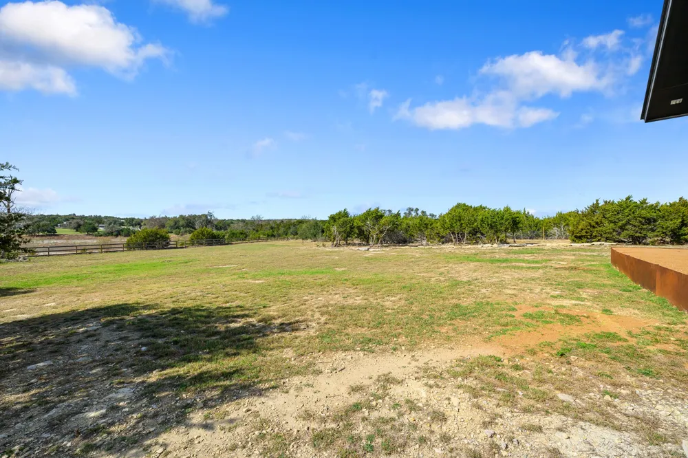 107 W Lakeshore Drive Dripping Springs, TX 78620