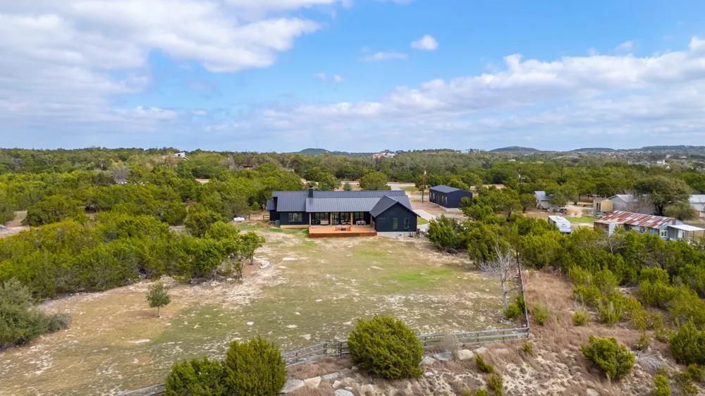 107 W Lakeshore Drive Dripping Springs, TX 78620