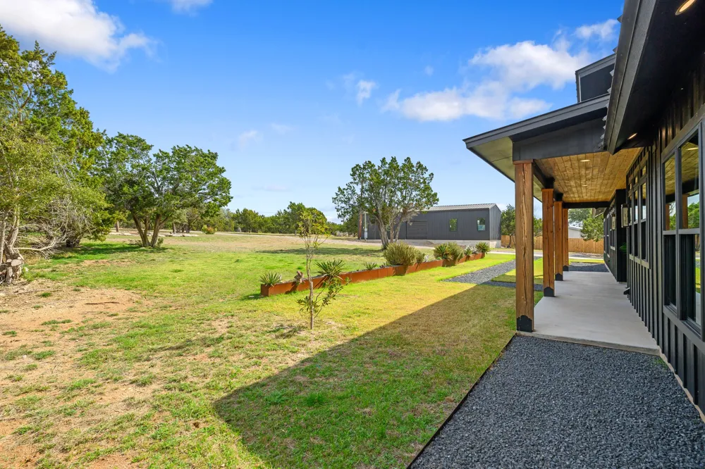 107 W Lakeshore Drive Dripping Springs, TX 78620