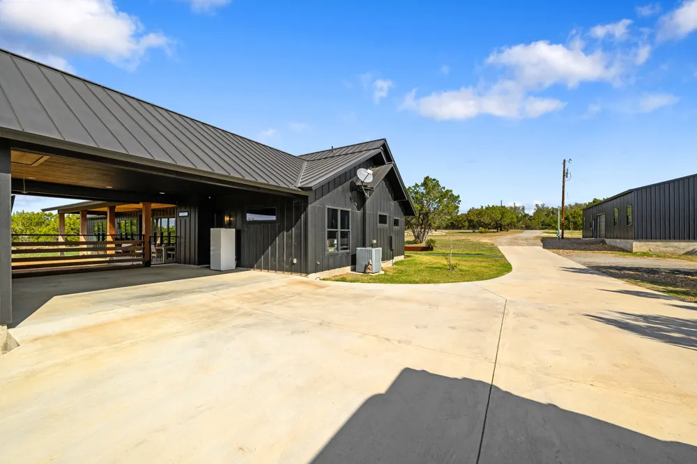 107 W Lakeshore Drive Dripping Springs, TX 78620