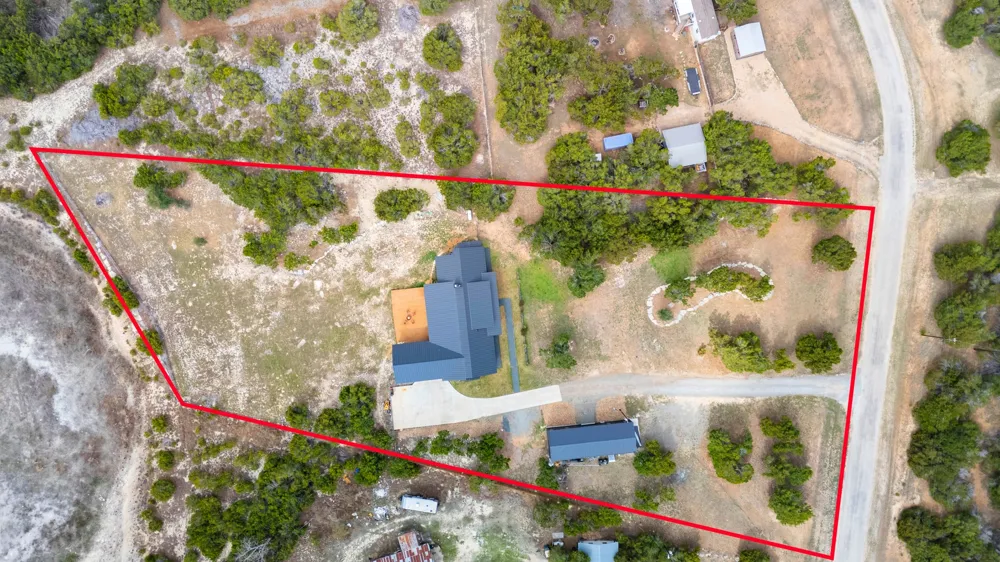 107 W Lakeshore Drive Dripping Springs, TX 78620