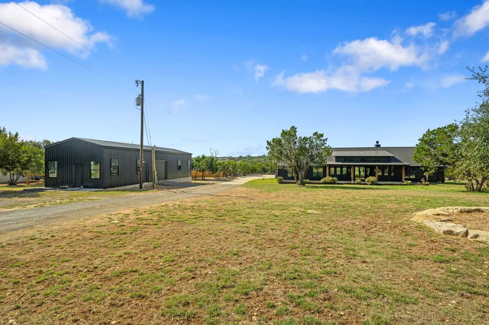 107 W Lakeshore Drive Dripping Springs, TX 78620