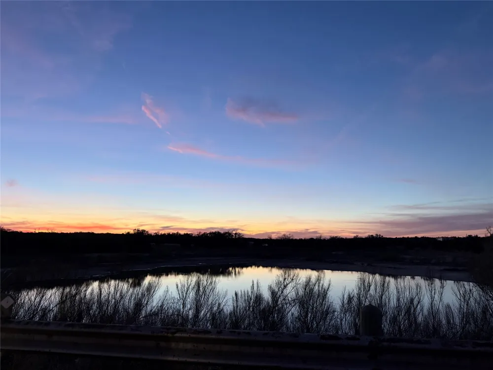 107 W Lakeshore Drive Dripping Springs, TX 78620