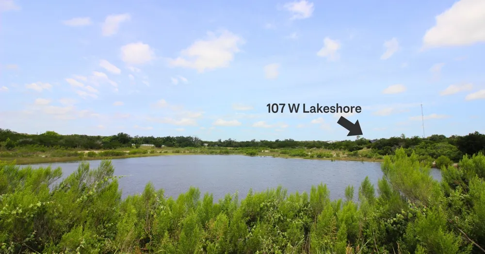107 W Lakeshore Drive Dripping Springs, TX 78620