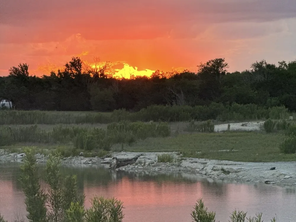 107 W Lakeshore Drive Dripping Springs, TX 78620