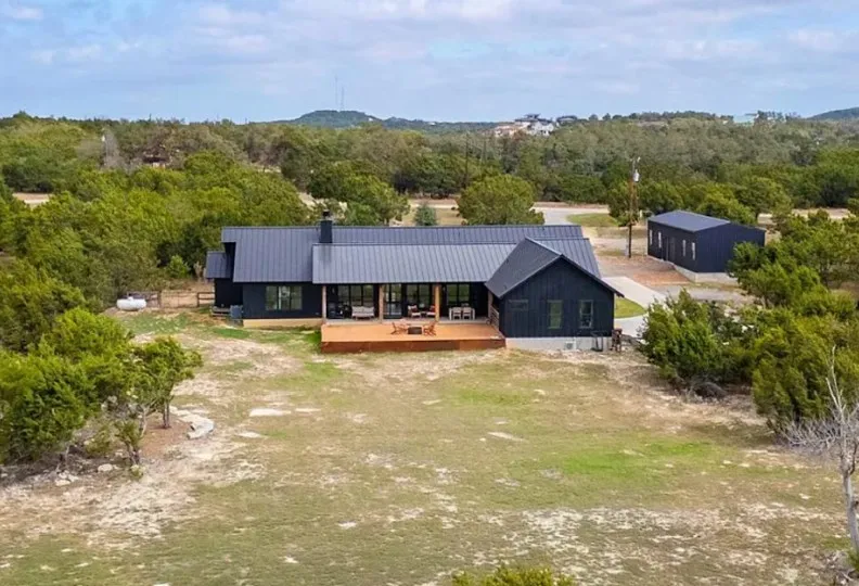 107 W Lakeshore Drive Dripping Springs, TX 78620