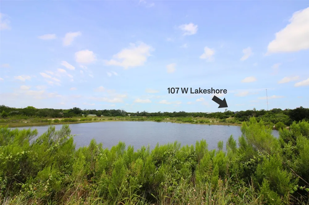 107 W Lakeshore Drive Dripping Springs, TX 78620