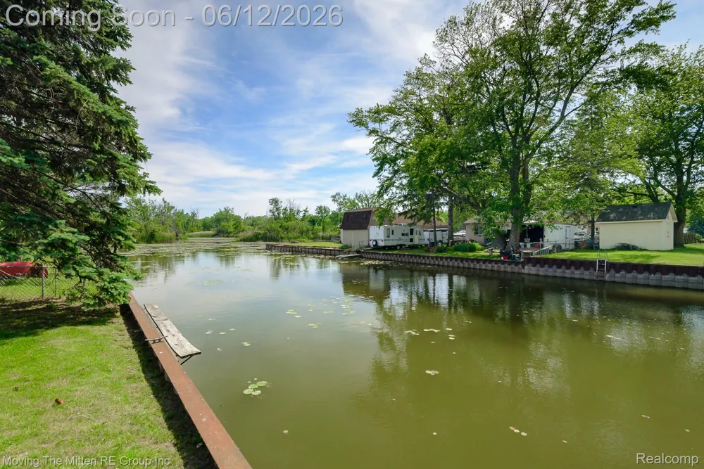 35382 Eldon Drive Brownstown Charter Township, MI 48173
