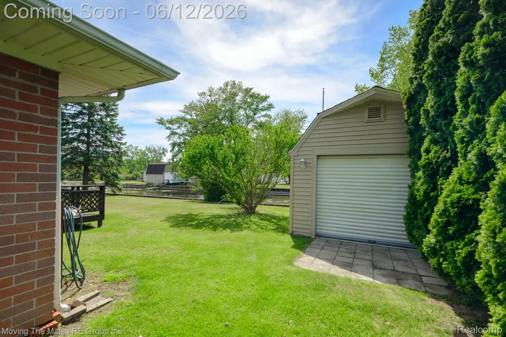 35382 Eldon Drive Brownstown Charter Township, MI 48173