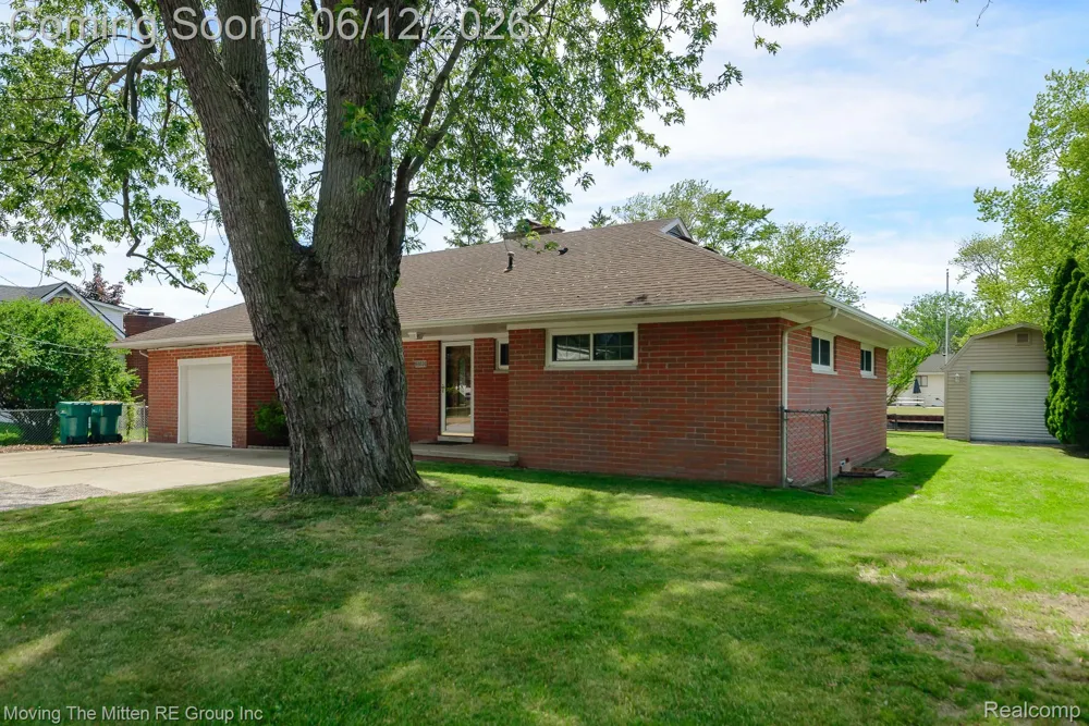 35382 Eldon Drive Brownstown Charter Township, MI 48173