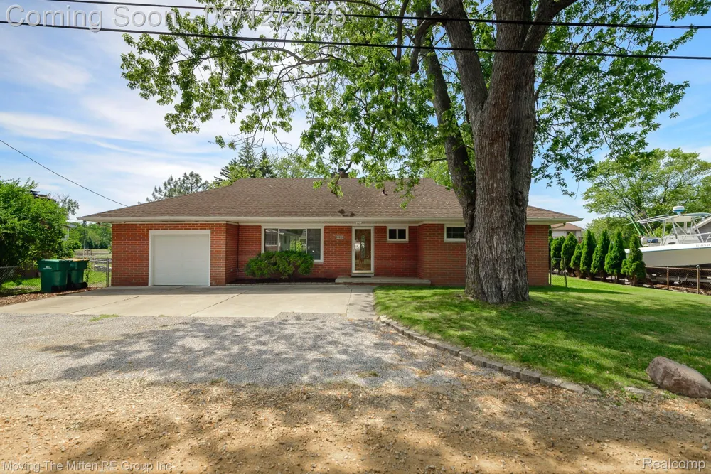 35382 Eldon Drive Brownstown Charter Township, MI 48173