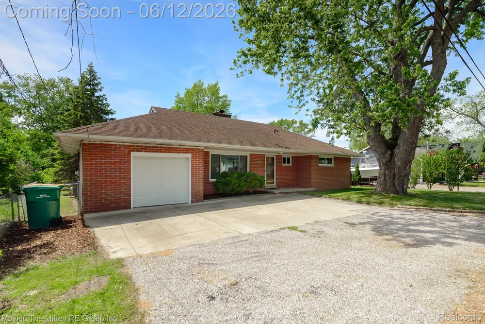 35382 Eldon Drive Brownstown Charter Township, MI 48173