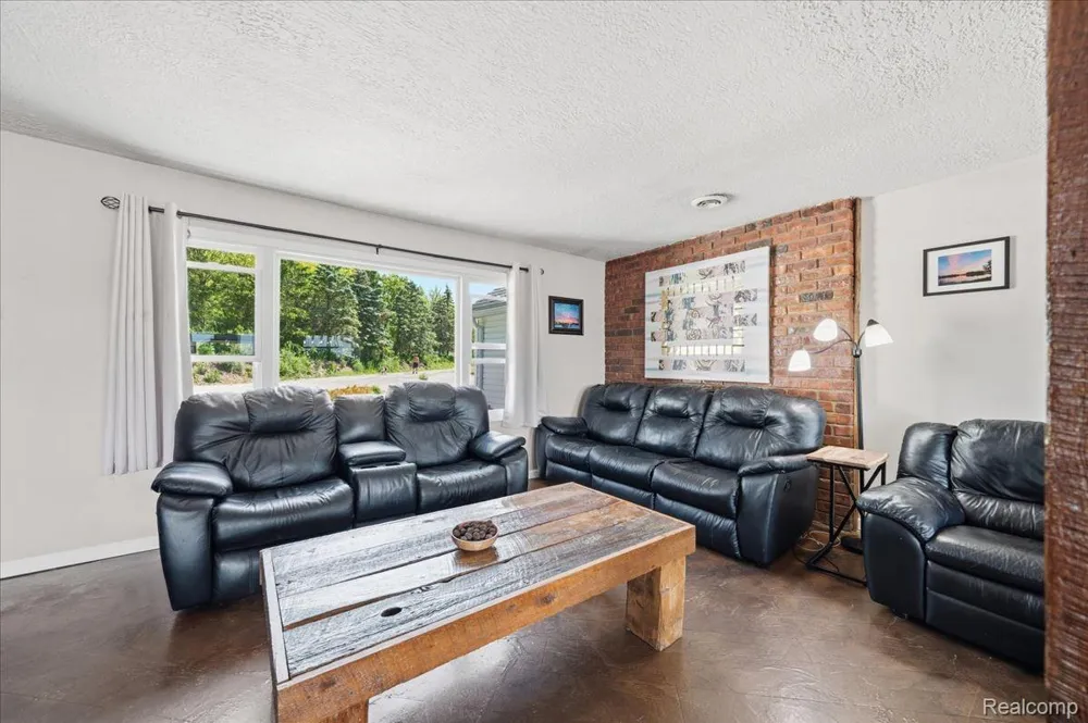 68991 Mound Road Washington Township, MI 48095