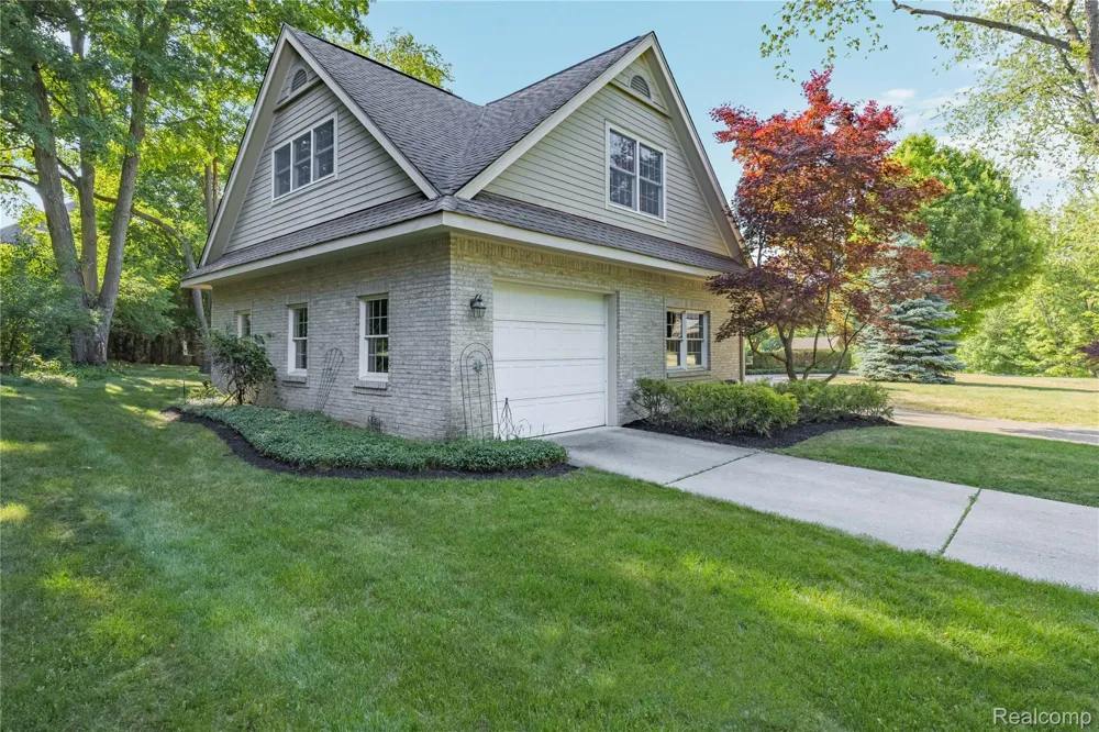 905 Spring Drive Northville Township, MI 48167
