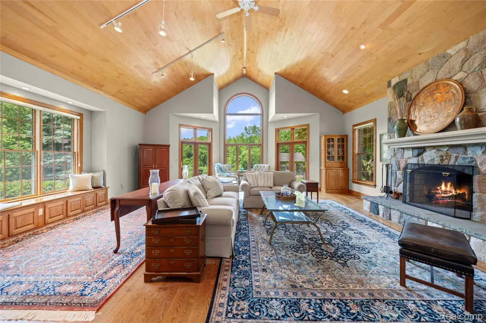 905 Spring Drive Northville Township, MI 48167