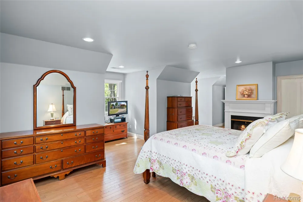 905 Spring Drive Northville Township, MI 48167