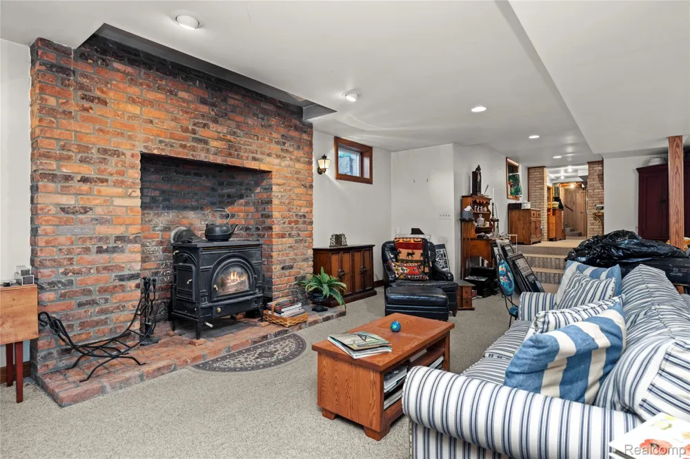 905 Spring Drive Northville Township, MI 48167
